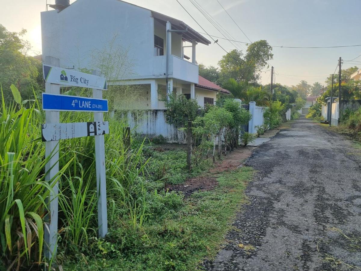 Vidushi Home Minuwangoda Buitenkant foto