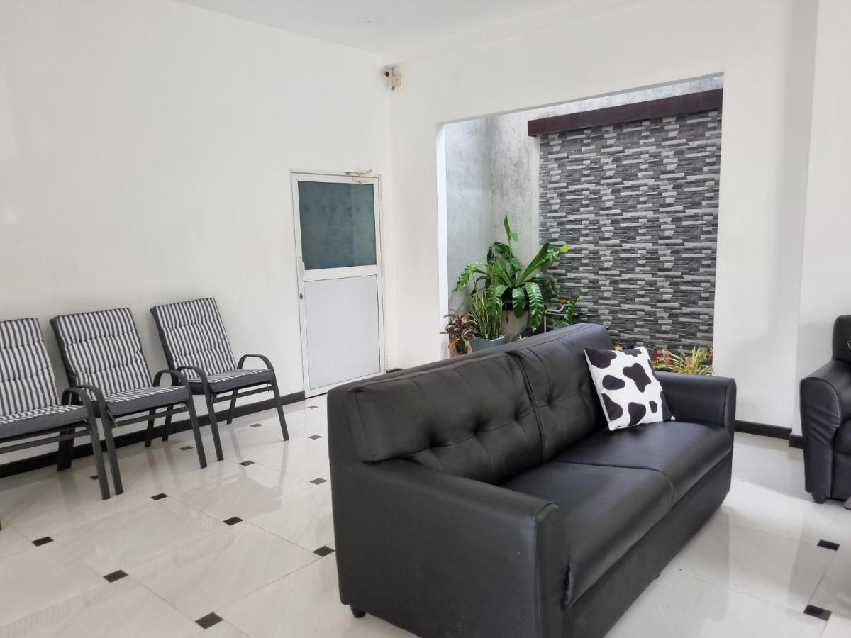 Vidushi Home Minuwangoda Buitenkant foto