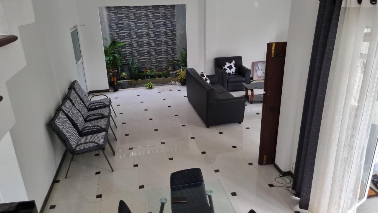 Vidushi Home Minuwangoda Buitenkant foto