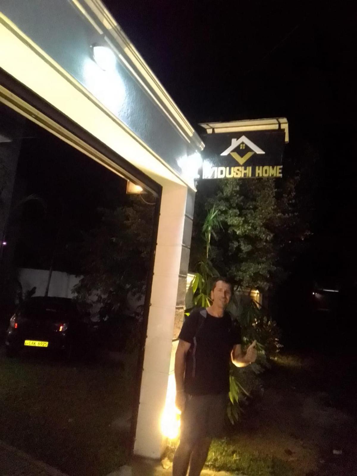Vidushi Home Minuwangoda Buitenkant foto