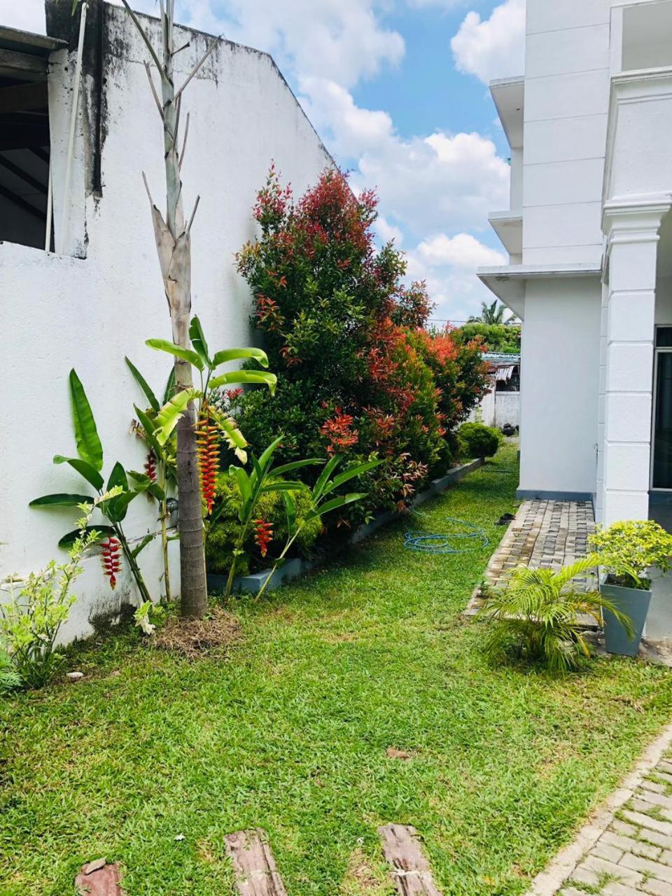 Vidushi Home Minuwangoda Buitenkant foto